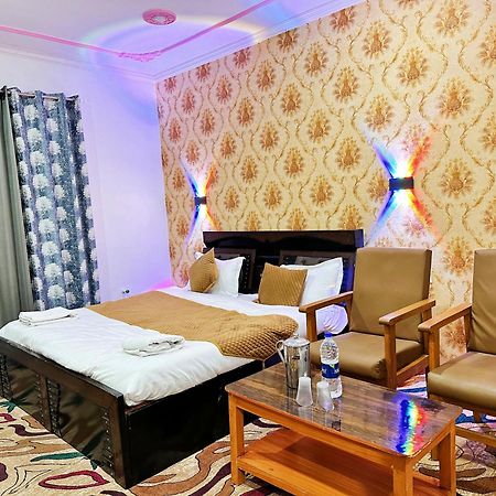 Roseline Inn Srīnagar エクステリア 写真
