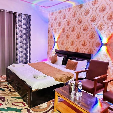 Roseline Inn Srīnagar エクステリア 写真