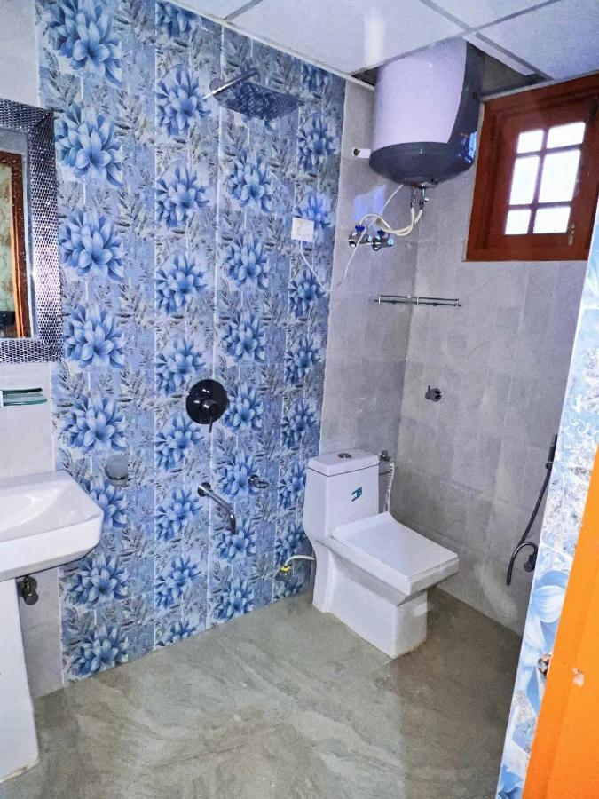 Roseline Inn Srīnagar エクステリア 写真