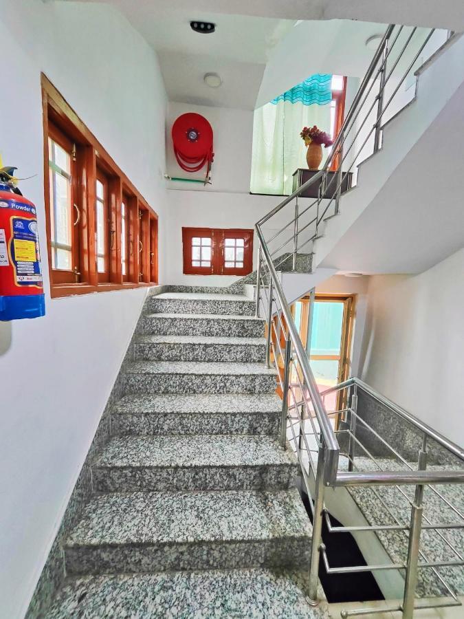 Roseline Inn Srīnagar エクステリア 写真