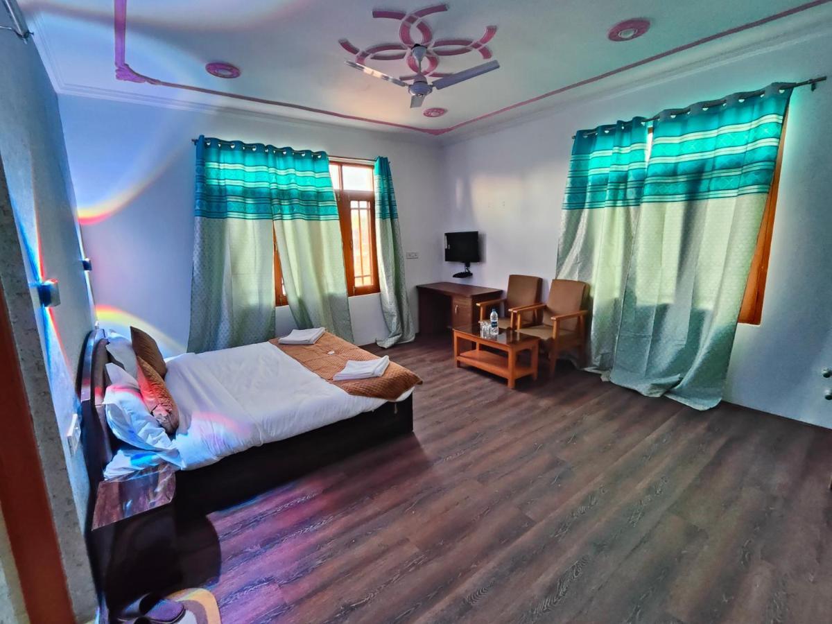 Roseline Inn Srīnagar エクステリア 写真