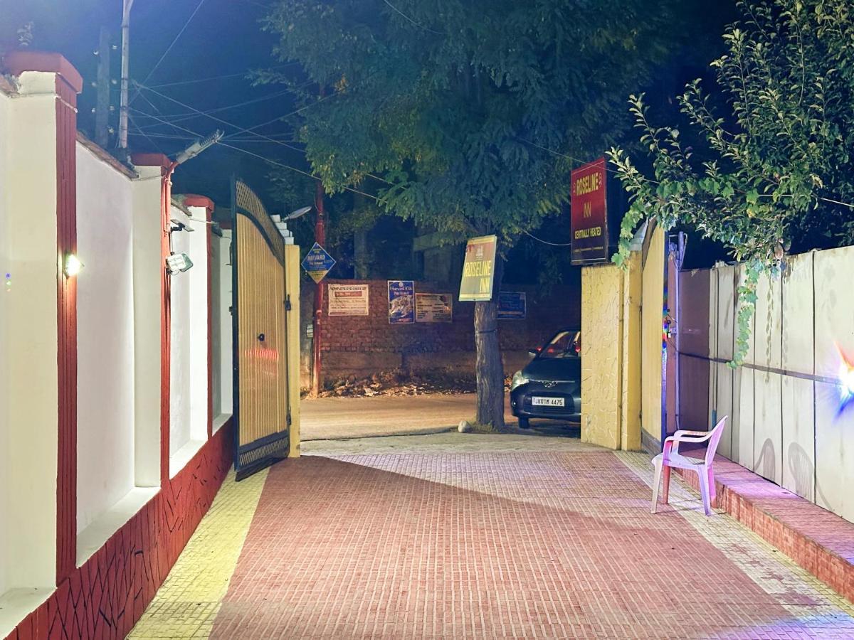 Roseline Inn Srīnagar エクステリア 写真