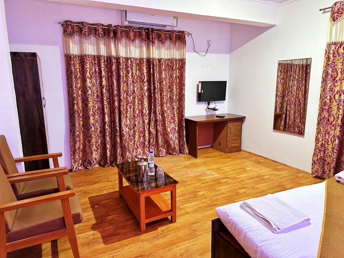 Roseline Inn Srīnagar エクステリア 写真