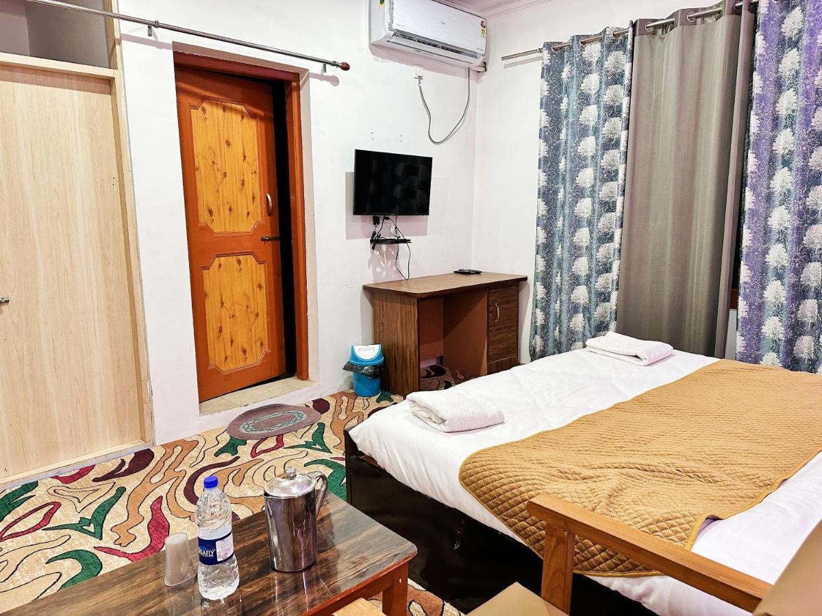 Roseline Inn Srīnagar エクステリア 写真