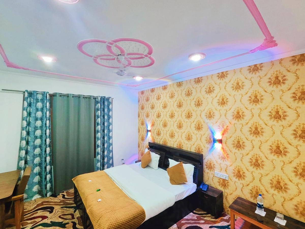 Roseline Inn Srīnagar エクステリア 写真