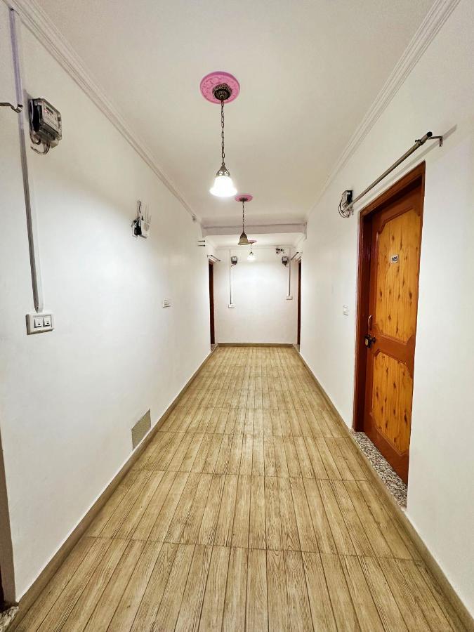 Roseline Inn Srīnagar エクステリア 写真