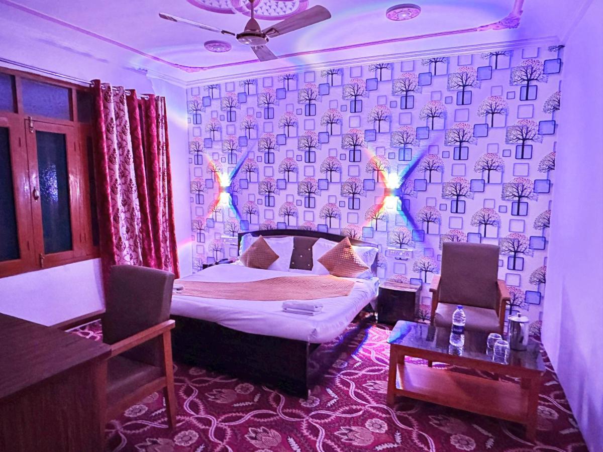 Roseline Inn Srīnagar エクステリア 写真