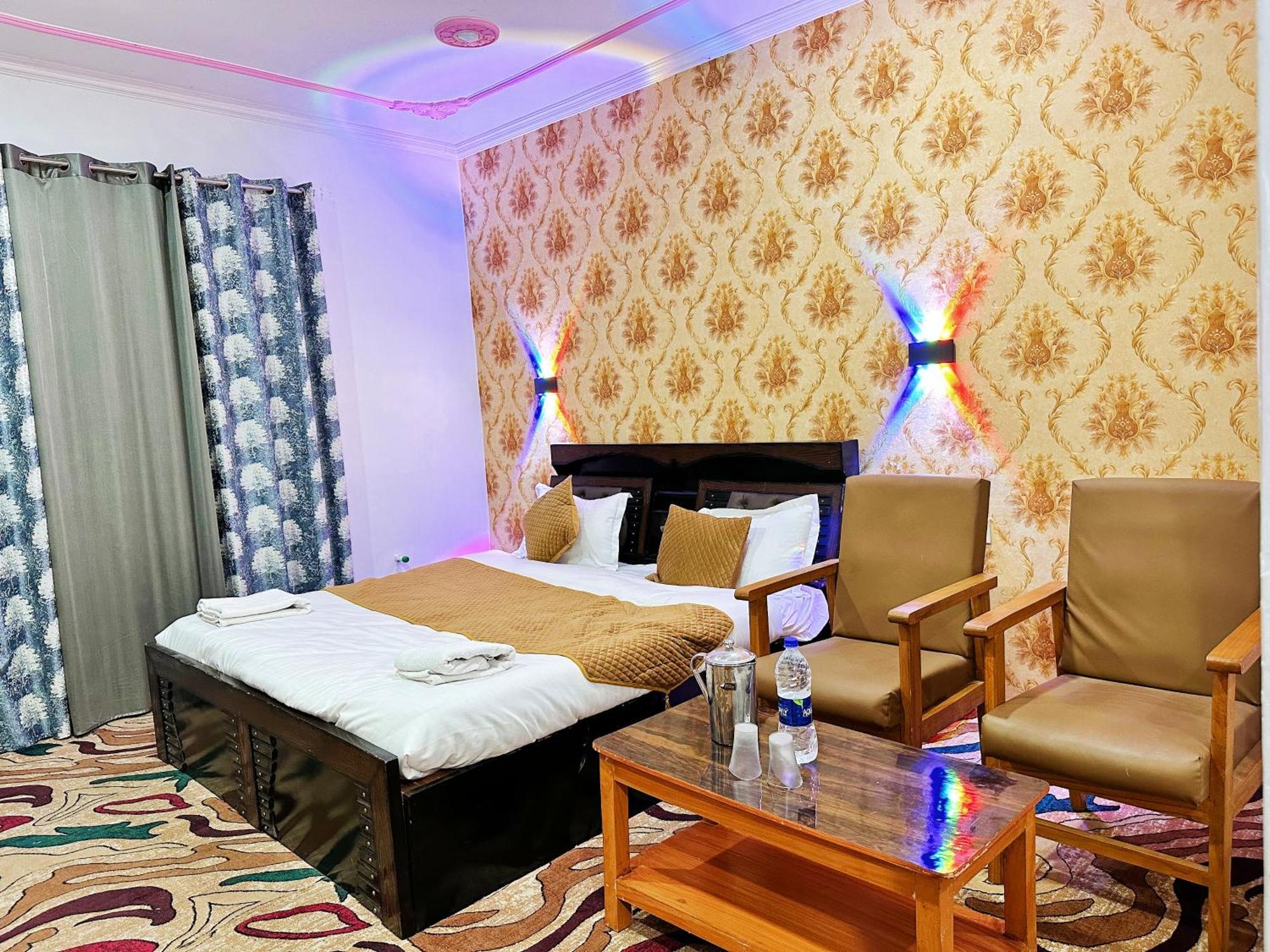 Roseline Inn Srīnagar エクステリア 写真