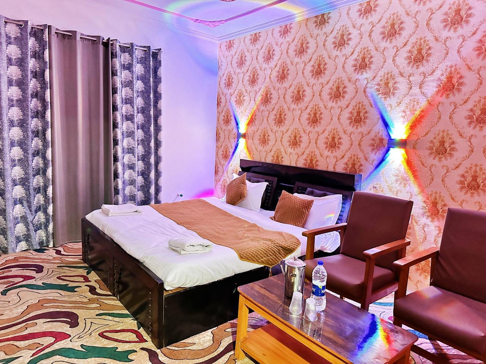 Roseline Inn Srīnagar エクステリア 写真
