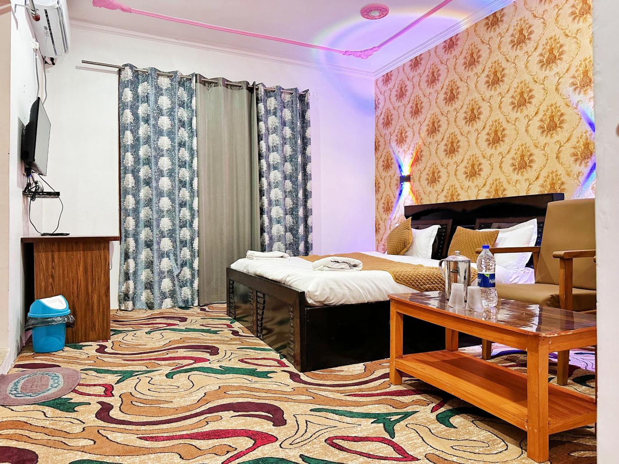 Roseline Inn Srīnagar エクステリア 写真