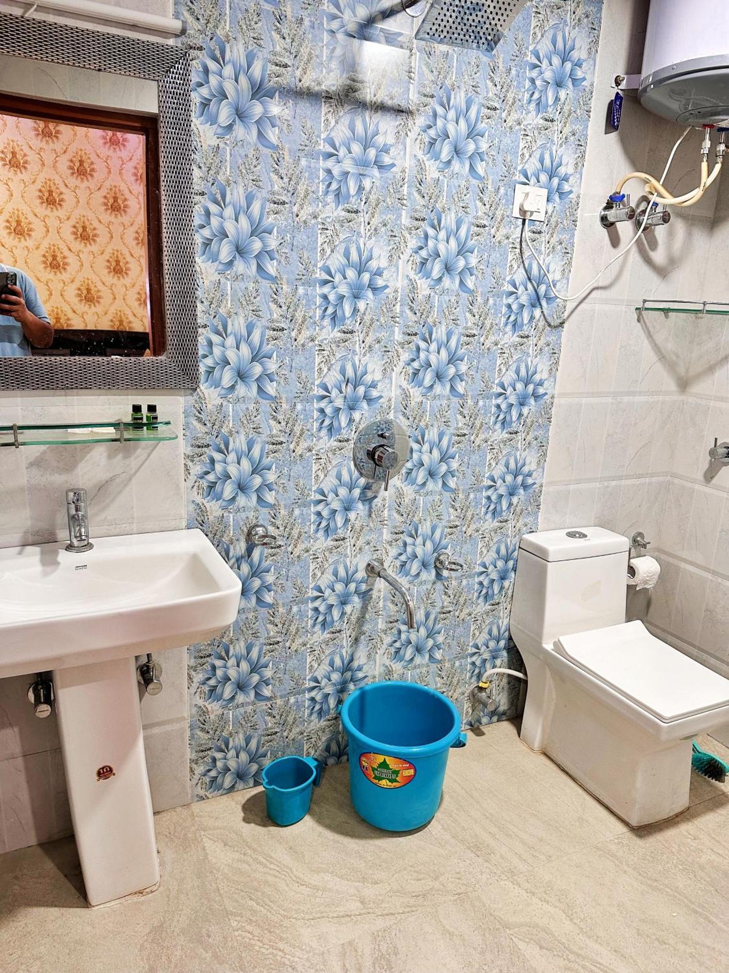 Roseline Inn Srīnagar エクステリア 写真