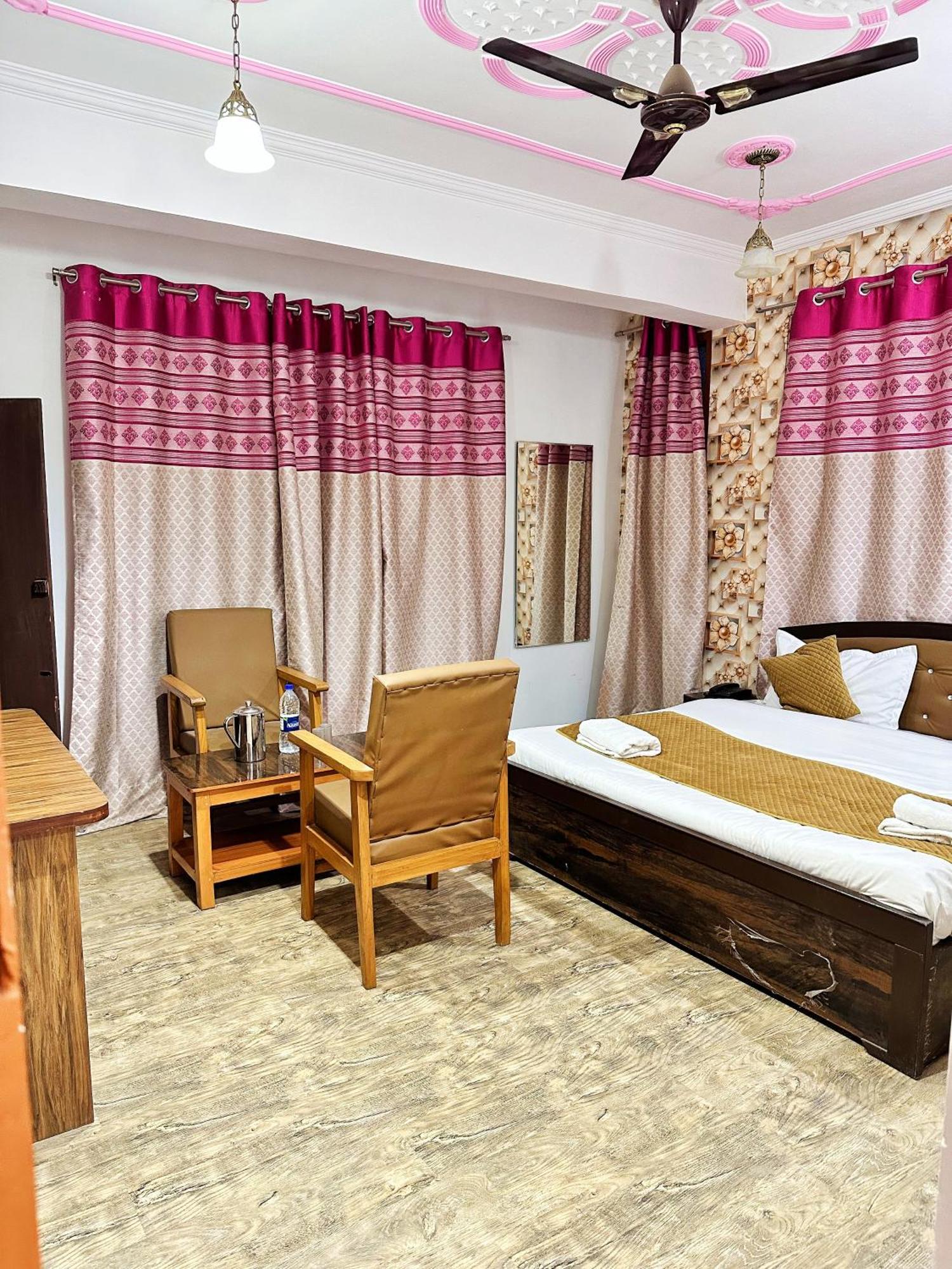Roseline Inn Srīnagar エクステリア 写真