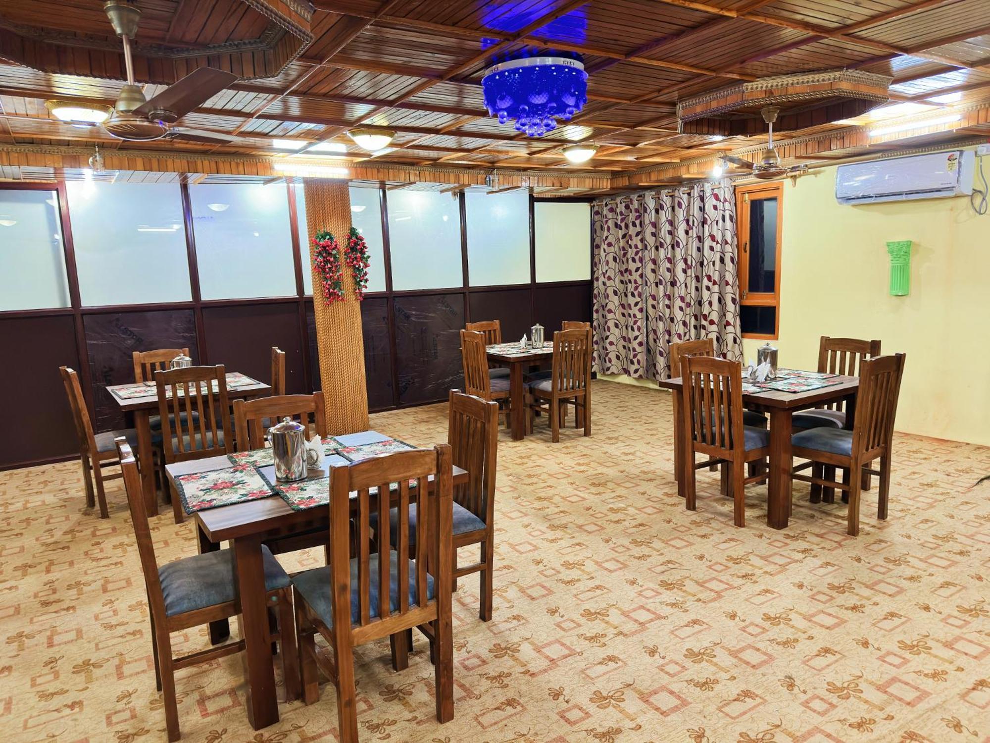 Roseline Inn Srīnagar エクステリア 写真