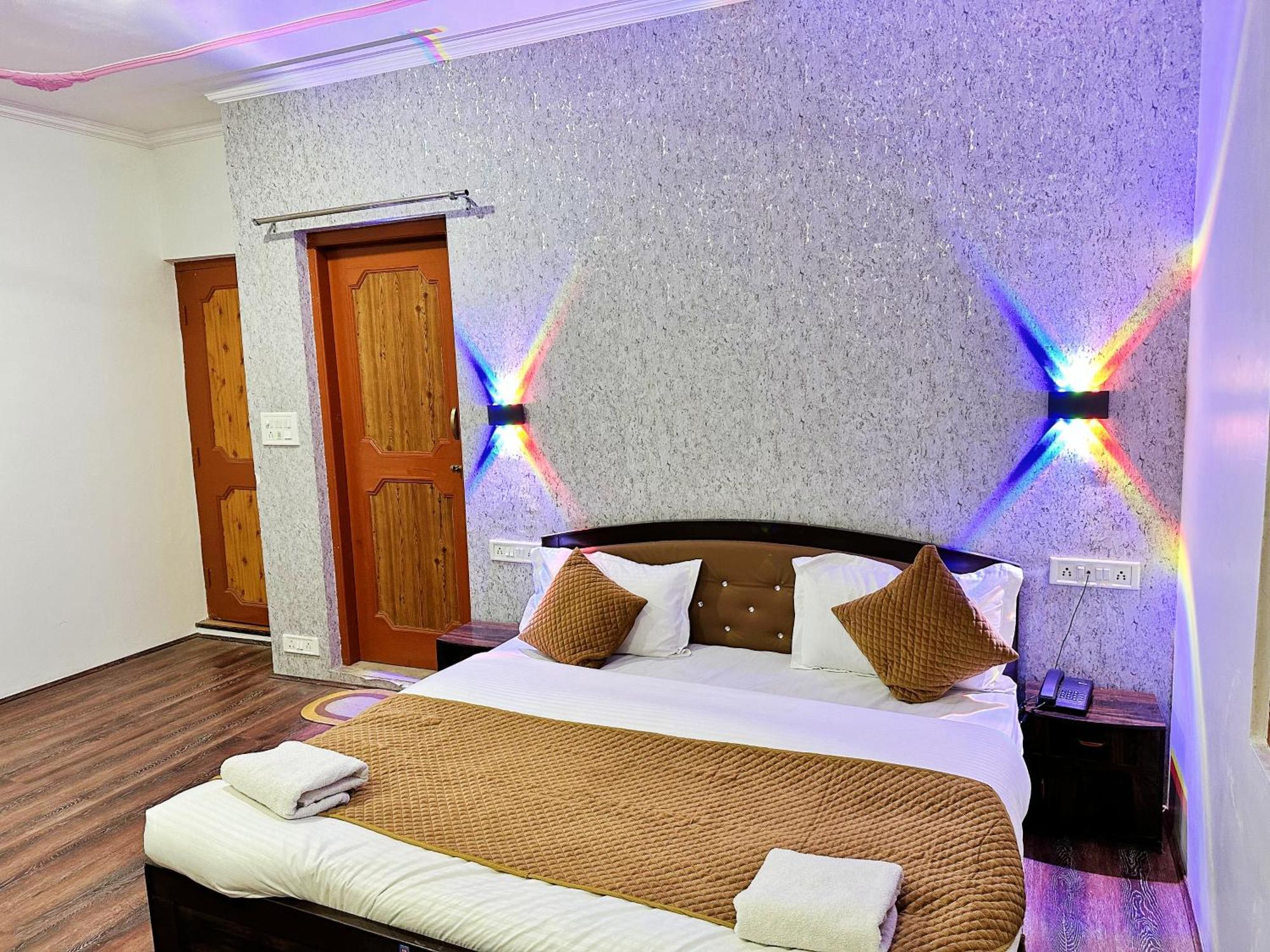 Roseline Inn Srīnagar エクステリア 写真
